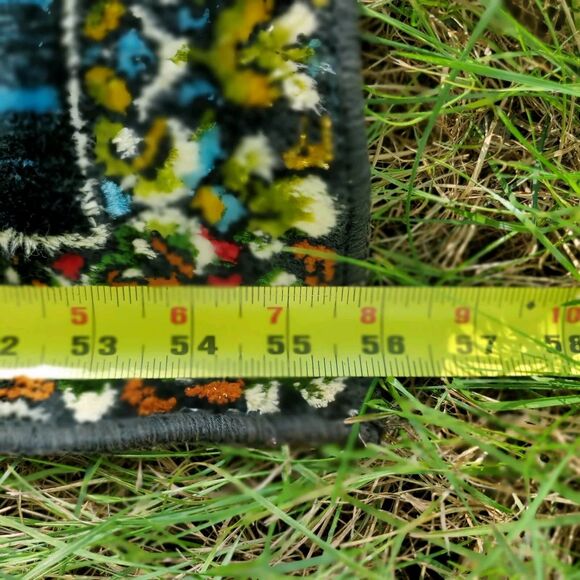 Vtg 70 Religious Jesus Christ & Lambs Velvet Sofa Tapestry Style Lg Wall Hanging - Picture 9 of 10